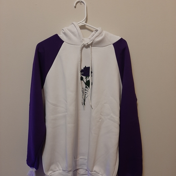 Clothes - Picture 5 of 16